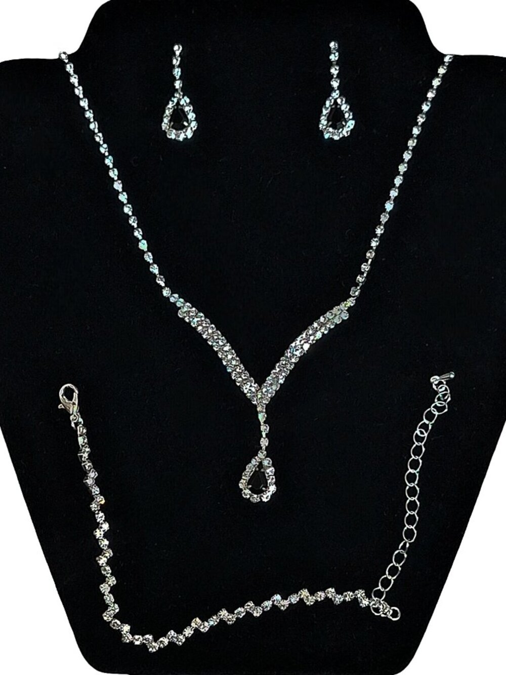 Stylish and Elegant Women's Teardrop-Shaped Jewelry Set
